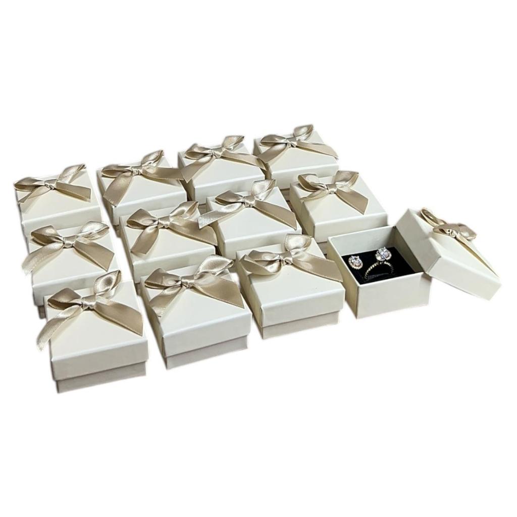 12 a 24 un. Caixinha papel 5x5 cor PRETA, VERDE, CREME, ROSA bijus semi joias ( ja vem montadas)